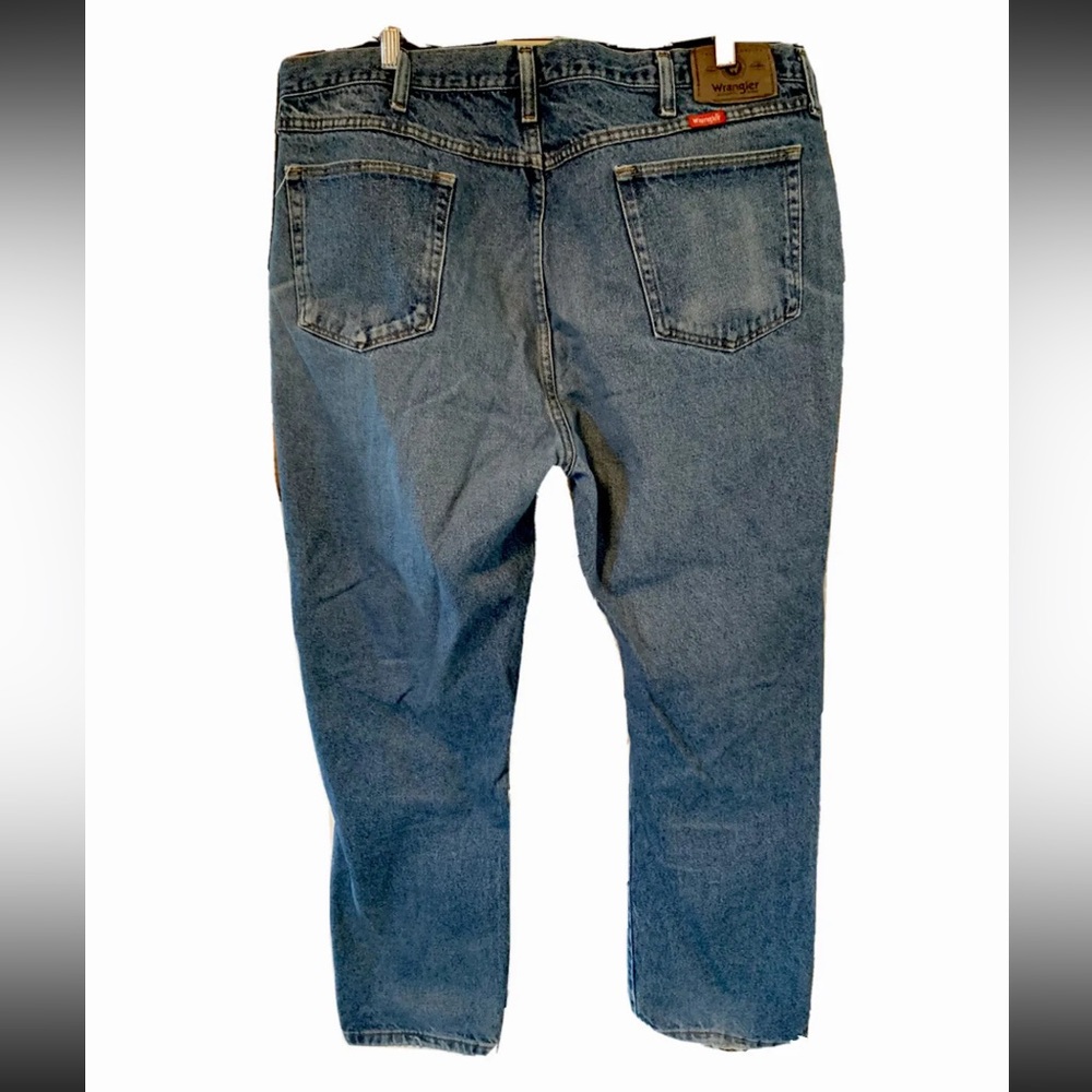 WRANGLER  Men’s 42x30 Premium Quality Straight Leg Blue Jeans Medium Wash